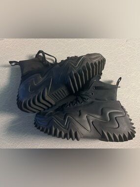 RARE! Converse Run Star Motion High Triple Black. Unisex.